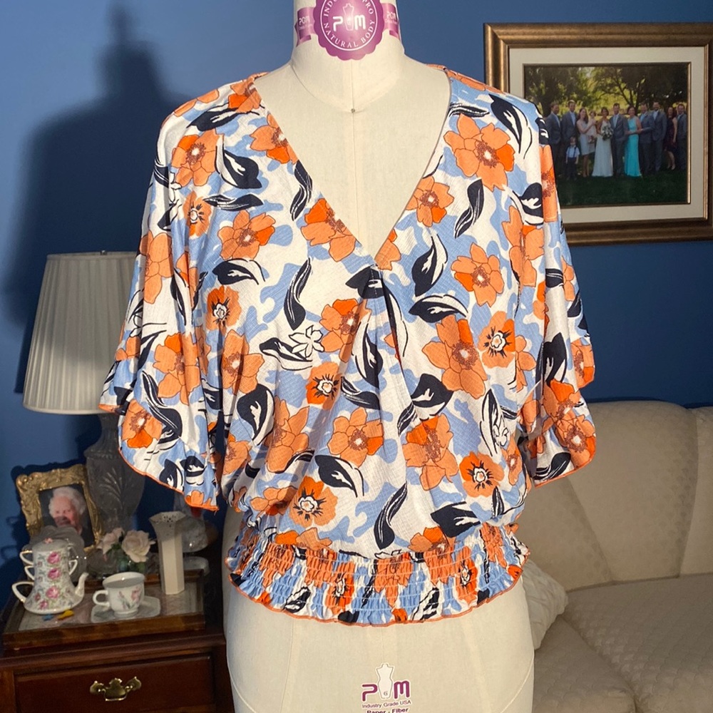 ❤️🤍💙 NWT Melloday Blouse floral